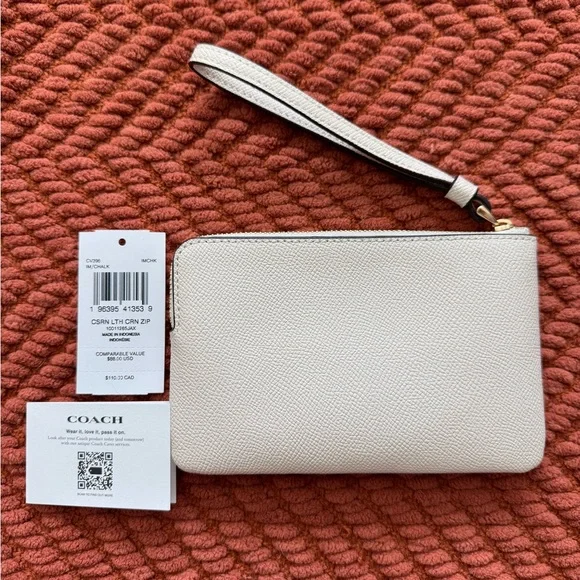 Coach Cream Leather Wristlet/Zip Pouch - New with Tag - Picture 2 of 11